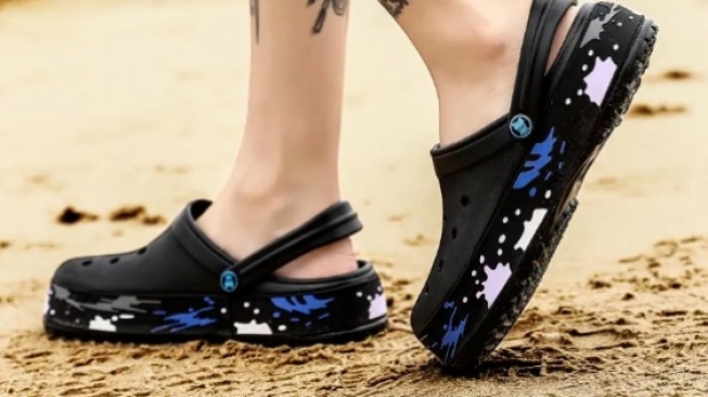 6 Sandal Sekelas Crocs yang Lebih Murah, Ringan, dan Anti Air