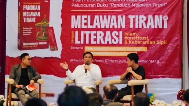 Feri Amsari dan Tiyo Ardianto Ingatkan Indonesia Sedang Tidak Baik-baik Saja