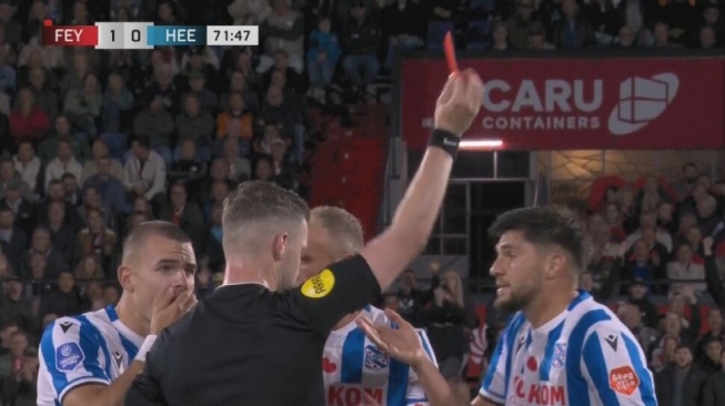 Miliano Jonathans Korban Kedua! Hristiyan Petrov Injak Kaki Striker Jepang Ayase Ueda