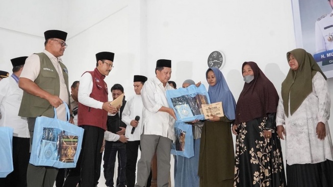 Kasatgas PRR Muhammad Tito Karnavian saat Penyerahan Bantuan Sosial Ekonomi kepada korban bencana di Kabupaten Pidie Jaya, Aceh, Jumat (6/3/2026) (Dok: Satgas PRR)