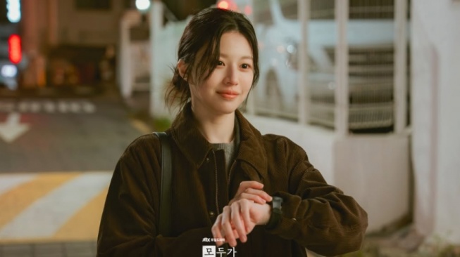 Go Youn Jung Jadi Produser Berkepribadian Dingin di We Are All Trying Here