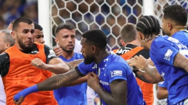 Rekor Gila! 23 Kartu Merah di Satu Pertandingan, Cruzeiro vs Atltico Mineiro Rusuh