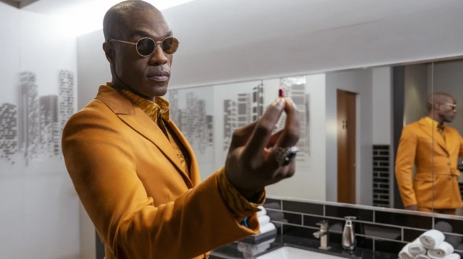 The Matrix Resurrections yang dibintangi Keanu Reeves akan tayang pada Selasa (10/3/2026) dini hari nanti pukul 02.00 WIB di Trans TV. [YouTube]