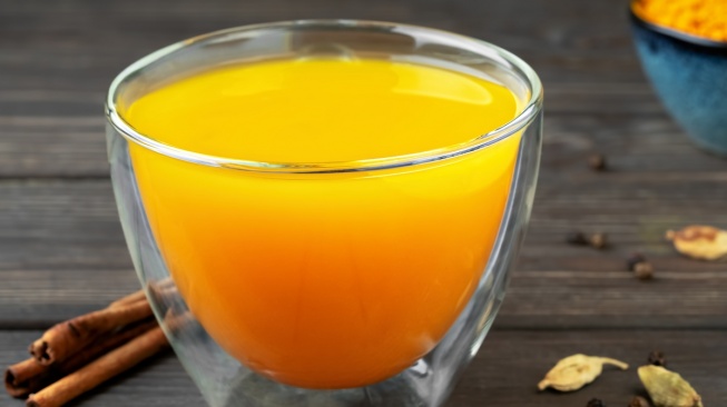 Ilustrasi minuman kunyit asam (Freepik)