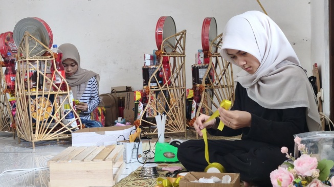 Geliat Tradisi Berbagi Kala Ramadan, Merangkai Kebahagiaan dalam Keranjang Parsel