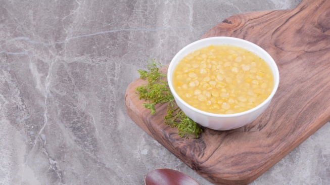 Ilustrasi bubur jagung manis (Freepik/azerbaijan_stockers)