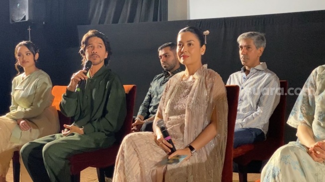 Ariyo Wahab dan Lulu Tobing, pemeran film Tunggu Aku Sukses Nanti dalam jumpa pers di kawasan Kuningan, Jakarta Selatan pada Senin, 9 Maret 2026. [Suara.com/Tiara Rosana]