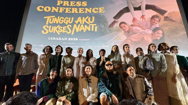 Konferensi pers film lebaran Tunggu Aku Sukses Nanti yang digelar di kawasan Kuningan, Jakarta Selatan pada Senin, 9 Maret 2026. [Suara.com/Tiara Rosana]