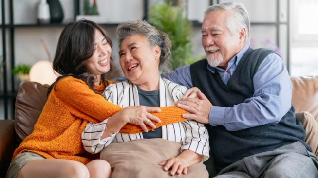 Buka Puasa Bersama Lansia? Ini Cara Membuat Momennya Lebih Hangat