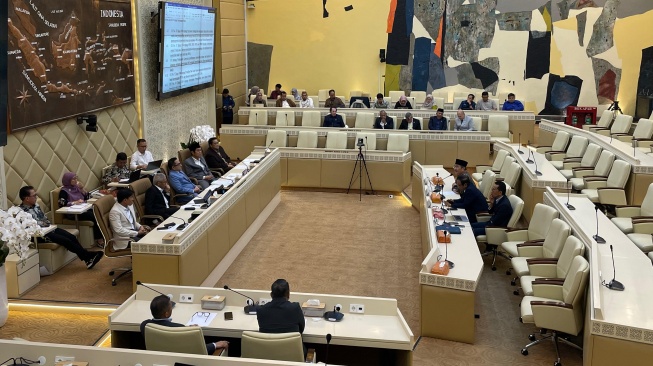 Mulai Bahas Revisi UU Pemilu, Komisi II DPR Hadirkan Mahfud MD hingga Refly Harun ke Senayan