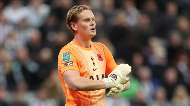 Dua Kali Blunder Kiper Tottenham Antonin Kinsky Bikin Igo Tudor Kehabisan Kata-kata