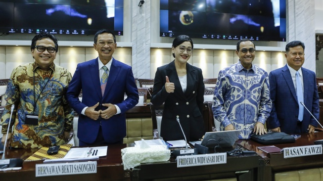 Friderica Widyasari Dewi terpilih sebagai calon Ketua OJK usai mengikuti Uji Kelayakan dan Kepatutan dengan Komisi XI DPR di Kompleks Parlemen, Senayan, Jakarta, Rabu (11/3/2026). [Antara]