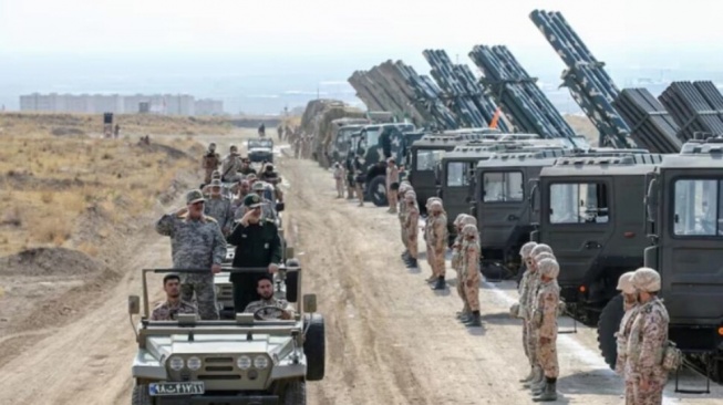 Garda Revolusi Iran: Hai Musuh-musuh Kami, Menyerah atau Hancur Lebur!