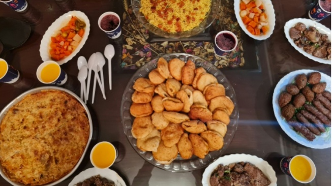 Lapar Mata saat Berbuka: Kenapa Makanan Terlihat Lebih Menggoda saat Puasa?