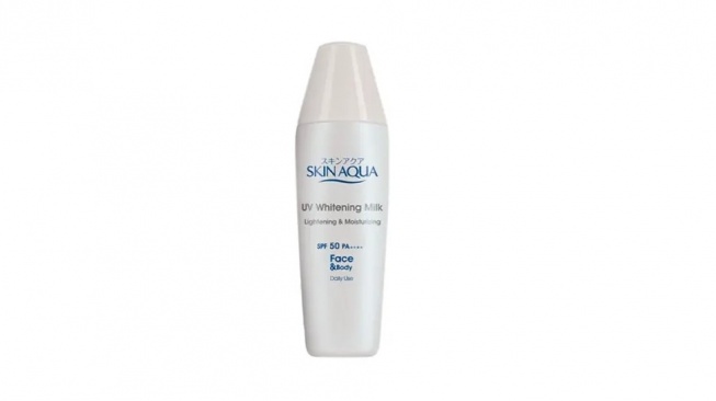 Skin Aqua UV Whitening Milk SPF50 PA+++. [Rohto]