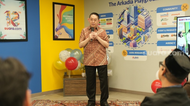 President Commissioner PT Arkadia Digital Media Tbk, Stephen K. Sulistyo memberikan sambutan dalam perayaan hari ulang tahun (HUT) ke-12 Suara.com di Gedung P46, Palmerah, Jakarta, Rabu 11 Maret 2026. [Suara.com / Novi]