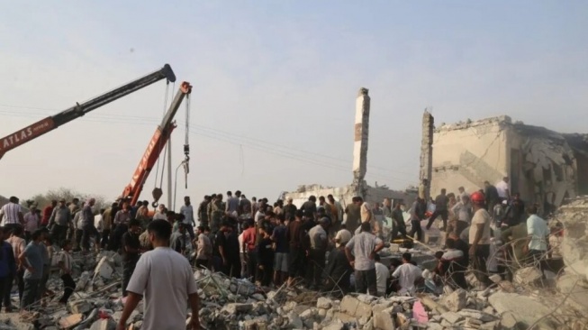 Serangan rudal yang menghantam sekolah putri di kota Minab, Iran, menjadi insiden paling mematikan sejak pecahnya perang antara Iran dengan Amerika Serikat dan Israel. [Tangkap layar Youtube]