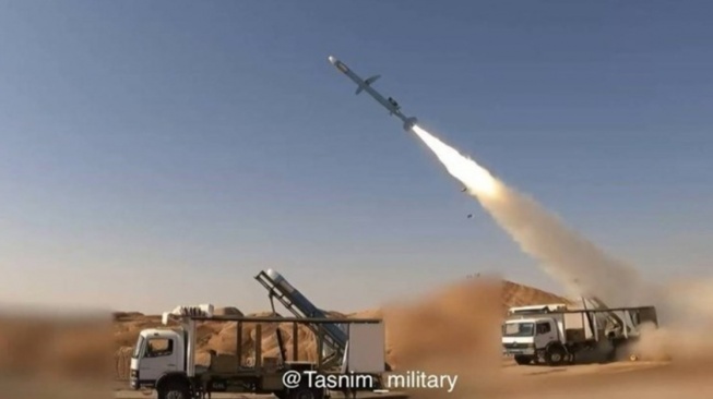 Iran Cap Halal Luncurkan Rudal ke Kapal Antek Zionis Israel yang Lewat Selat Hormuz