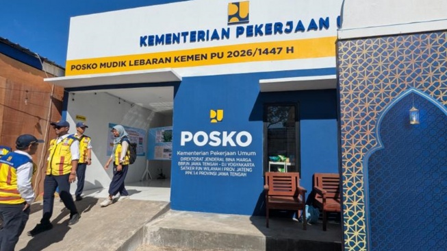 Posko mudik leberan Kemen PU 2026. (Suara.com/Adiyoga)