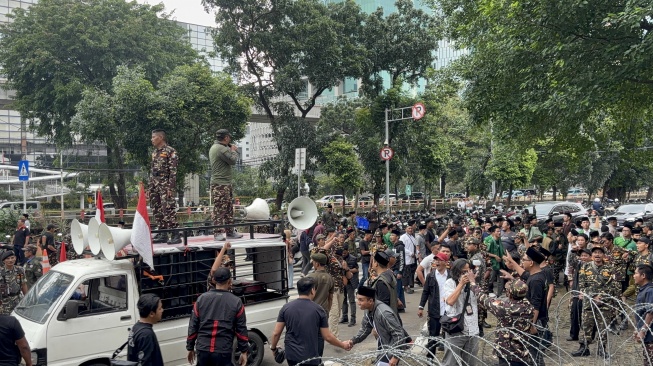 Lantunkan Shalawat, Banser Dukung Gus Yaqut di KPK: Kami Tak Terima Kader Terbaik NU Dikriminalisasi