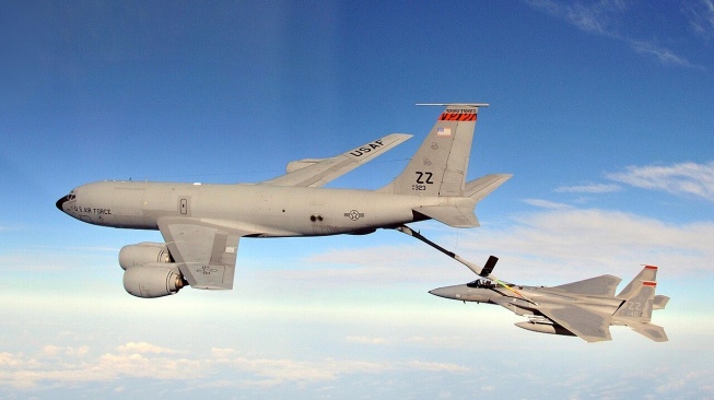 Pertempuran Udara: Iran Tembak Jatuh Pesawat Tanker AS di Langit Irak