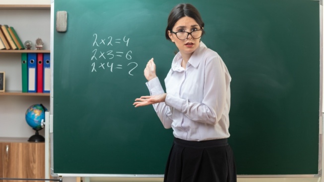 Sarjana Pendidikan, tapi Tidak Mengajar: Mengapa Selalu Dipertanyakan?