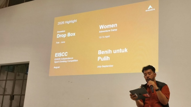 Brand Communications and Partnership Eiger, Zakiy Zulkarnaen saat konferensi pers Peluncuran Calendar of Events Eiger 2026 di Mbloc Space, Jakarta Selatan, Kamis (12/3/2026). (Suara.com/Mohammad Rhadzaki Ramadhan)