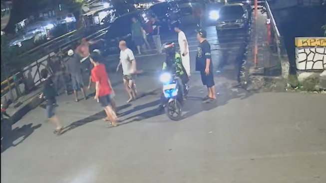 Wakil Koordinator KontraS, Andrie Yunus, disiram ari keras oleh orang tidak dikenal. (tangkap layar)