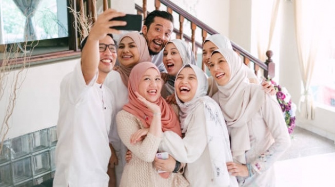 15 Pantun Minta THR Cair, Lucu dan Menghibur untuk Hari Raya Idulfitri