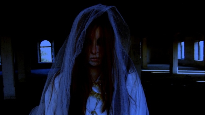 Perempuan yang Menyeret Rambutnya Tengah Malam di Kandang Ayam Lek No