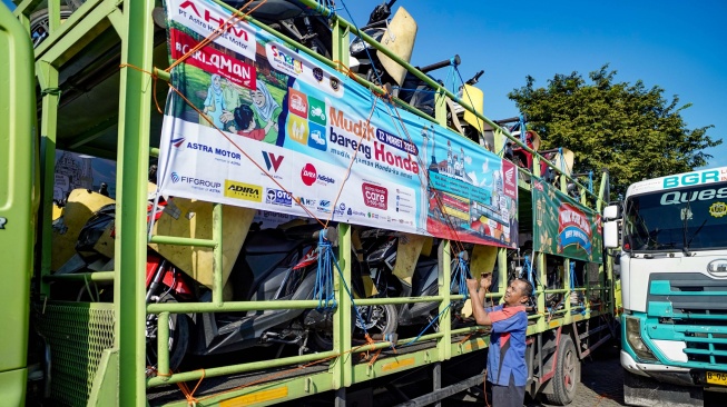 AHM memberangkatkan 2.521 pemudik dalam program MBBH 2026 serta menyediakan 175 Bale Santai dan 240 armada Honda CARE untuk menjamin keamanan perjalanan. (Foto: AHM)