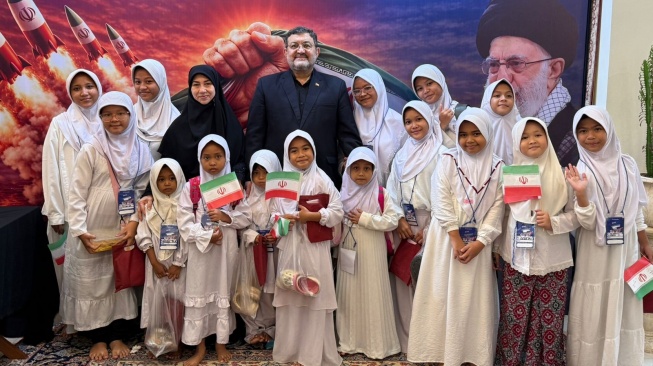 Dubes Iran dan Anak-anak Indonesia Gelar Doa, Kenang 175 Siswi SD Minab yang Dibom Israel-AS