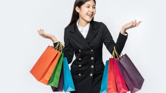 Kenapa Kita Cenderung Impulsif saat Memegang Uang THR? Ini Alasannya