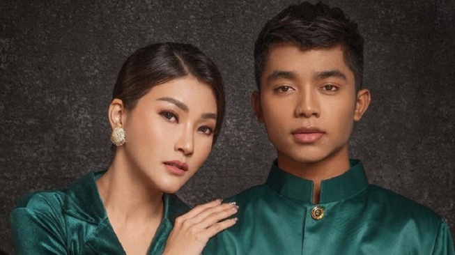 Sarwendah Beri Surprise Ultah Betrand Peto, Interaksinya Dinilai Canggung