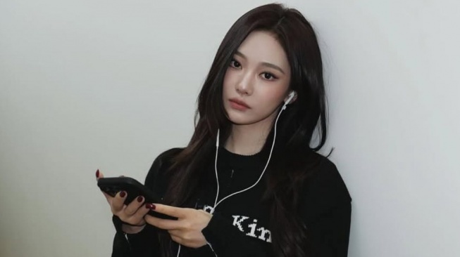 4 Ide OOTD Outerwear ala Ningning aespa, Dari Chic sampai Bold Look!