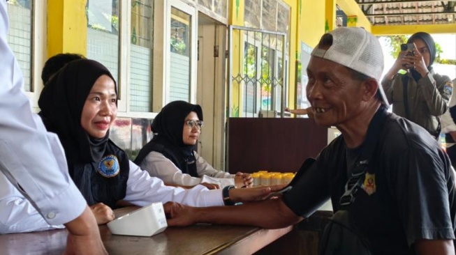 Sopir bus, Rasimin saat ditemui di Terminal Jombor, Sleman, DIY, Senin (16/3/2026). (Suara.com/ Hiskia)