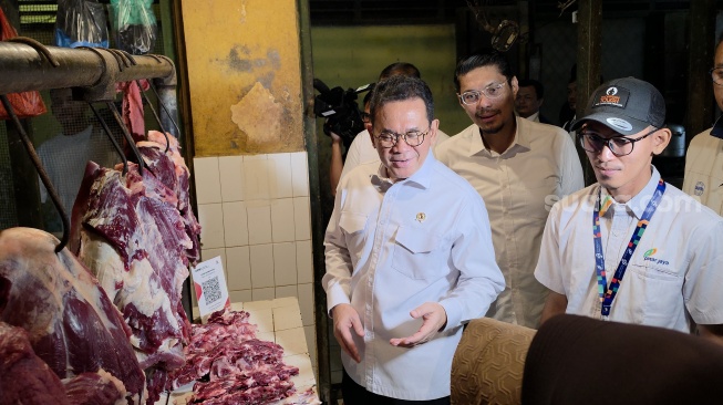 Sidak Pasar Rawasari, Mendag Busan Pastikan Harga Pangan Stabil Jelang Lebaran