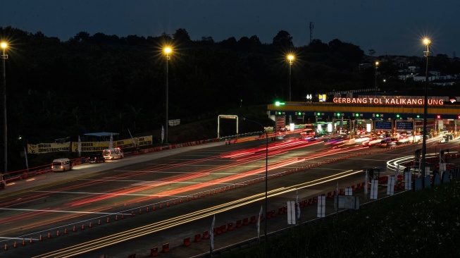 Sejumlah kendaraan memasuki Gerbang Tol (GT) Kalikangkung di Semarang, Jawa Tengah, Minggu (15/3/2026). [ANTARA FOTO/Aprillio Akbar/YU]Semarang, Jawa Tengah, Minggu (15/3/2026). [ANTARA FOTO/Aprillio Akbar/YU]