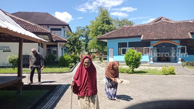Lansia di Pusat Pelayanan Sosial Lanjut Usia (PPSLU) Mandalika [Suara.com/Buniamin]
