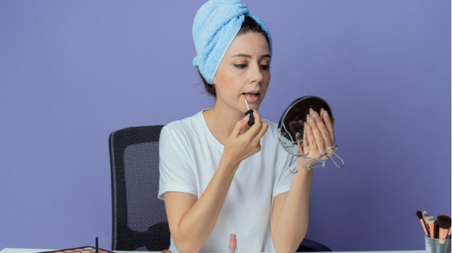 6 Makeup Wardah untuk Tampil Natural saat Salat Id, Wajah Bercahaya Anti Menor