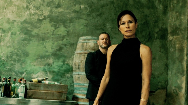 Film Hounds of War yang dibintangi Frank Grillo dan Rhona Mitra akan tayang pada Rabu (18/3/2026) dini hari pukul 02.00 WIB di Trans TV. [YouTube] 