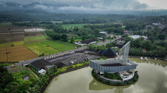 Foto udara Masjid As Shodiqin di Desa Madura, Kecamatan Wanareja, Kabupaten Cilacap, Jawa Tengah, Selasa (17/3/2026). [ANTARA FOTO/Bayu Pratama S/nz]