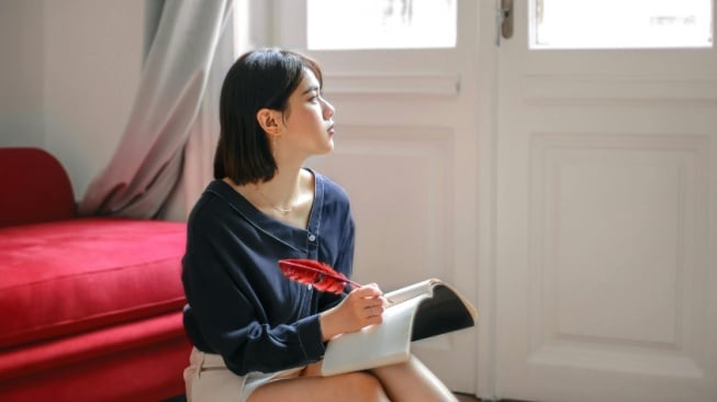 Kenapa Ide Kreatif Muncul Saat Kita Melamun dan Mau Tidur?