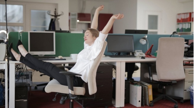 Saya Lelah Menjadi Budak Ambisi yang Dipaksa Kaya Sebelum Kepala Tiga