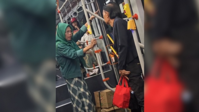 Bikin Gaduh Lagi, Si Ibu Sinetron Kini Tuduh Penumpang TransJakarta Antek Bandar Narkoba
