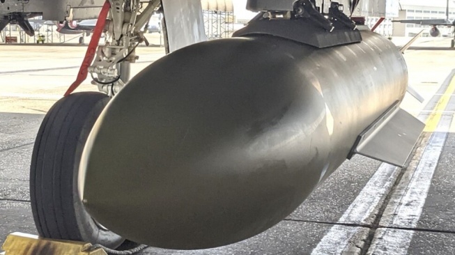 AS Klaim Hantam Situs Rudal Bawah Tanah Iran Dekat Selat Hormuz dengan Bom 2.268 Kg