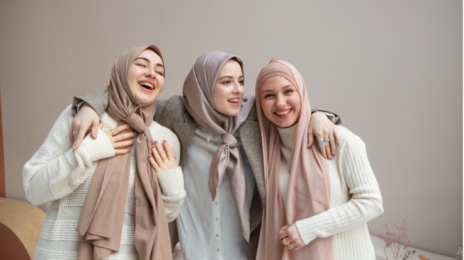7 Trik Styling Hijab Super Adem untuk Silaturahmi Lebaran di Tengah Panas Ekstrem
