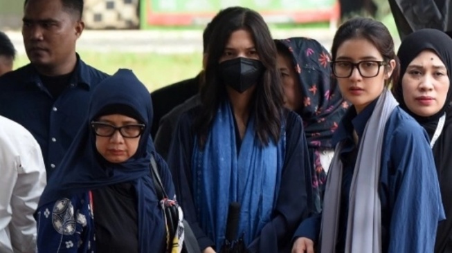 Momen Tawa Sheila Dara Bersama Keluarga dan Sahabat Jadi Sorotan