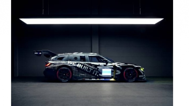 Awalnya Cuma Lelucon April Mop, BMW Sulap M3 Touring Jadi Mobil Balap