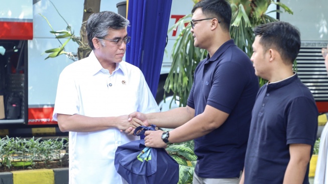 Menaker Yassierli memberikan apresiasi kepada perusahaan yang menghadirkan program mudik gratis bagi pekerja (Dok: Kemnaker)